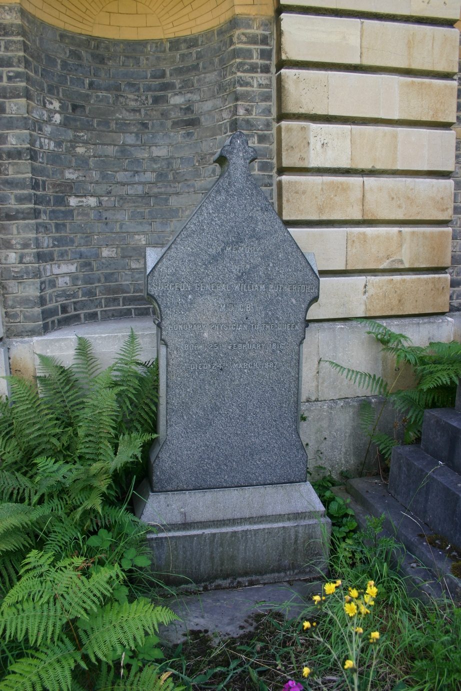 William%20Rutherford%27s%20tomb%2C%20Brompton%20Cemetery%2C%20London%20-%2002.JPG